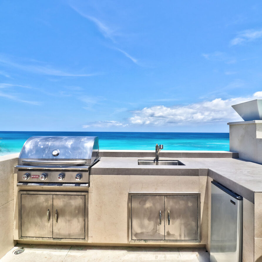 Love Beach - Stainless Steel Appliances