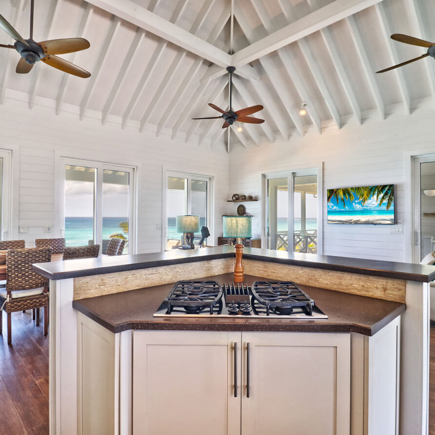 Love Beach - Open Concept Kitchen Living Dining