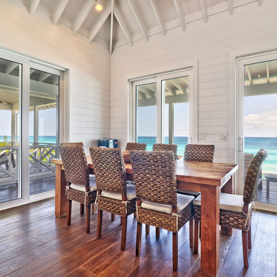Love Beach - Dining