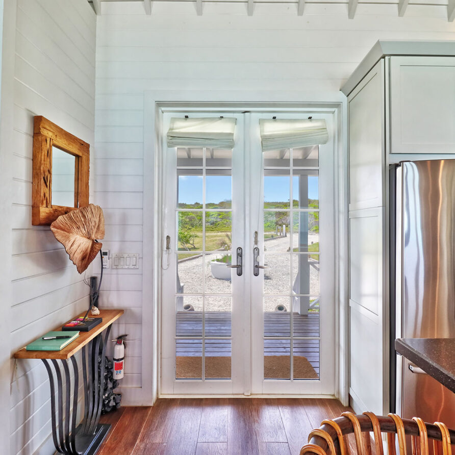 Love Beach - Entry