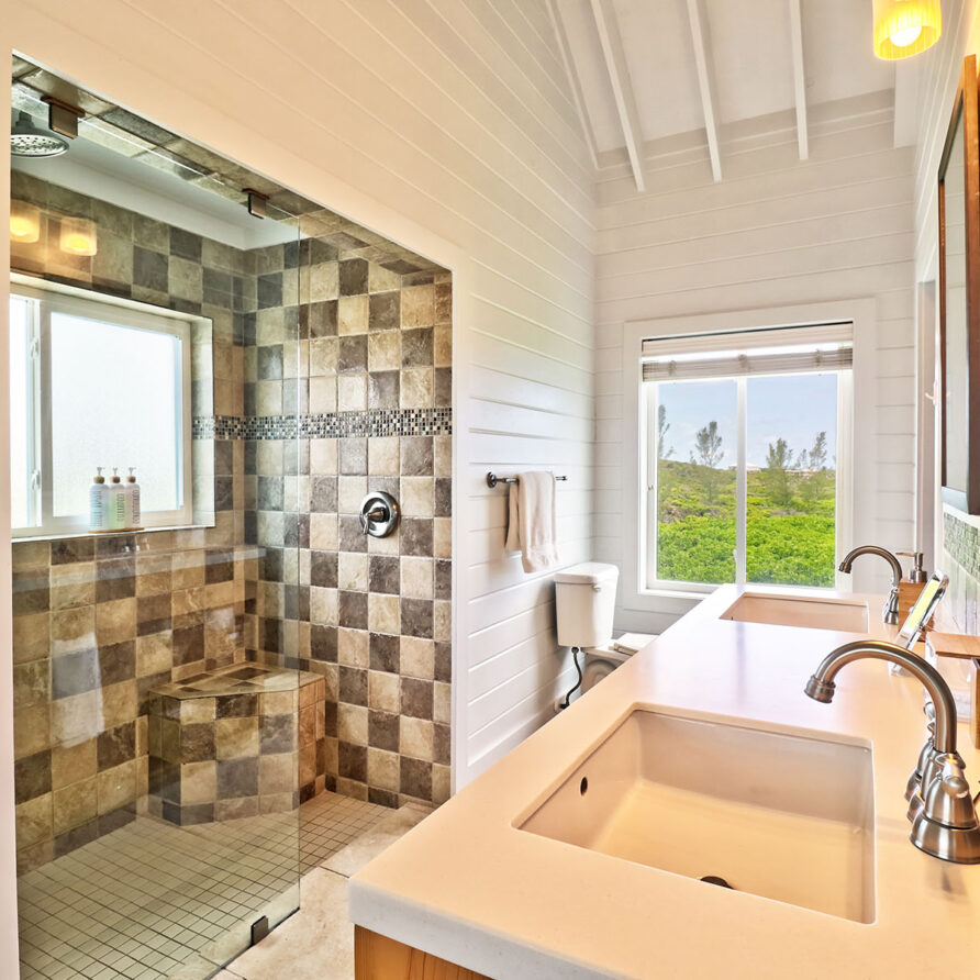 Love Beach - Bathroom 1