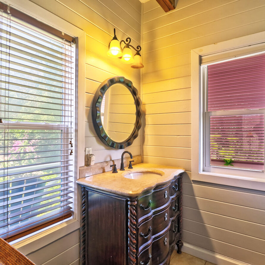 Black Tip Cove - Master Bathroom