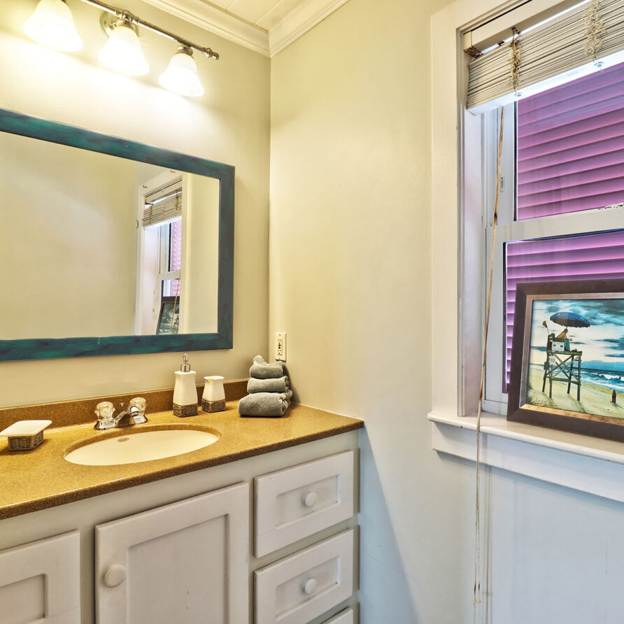 Black Tip Cove - Bathroom 3