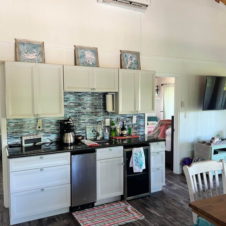 Lil Gecko - Kitchen Dining Area